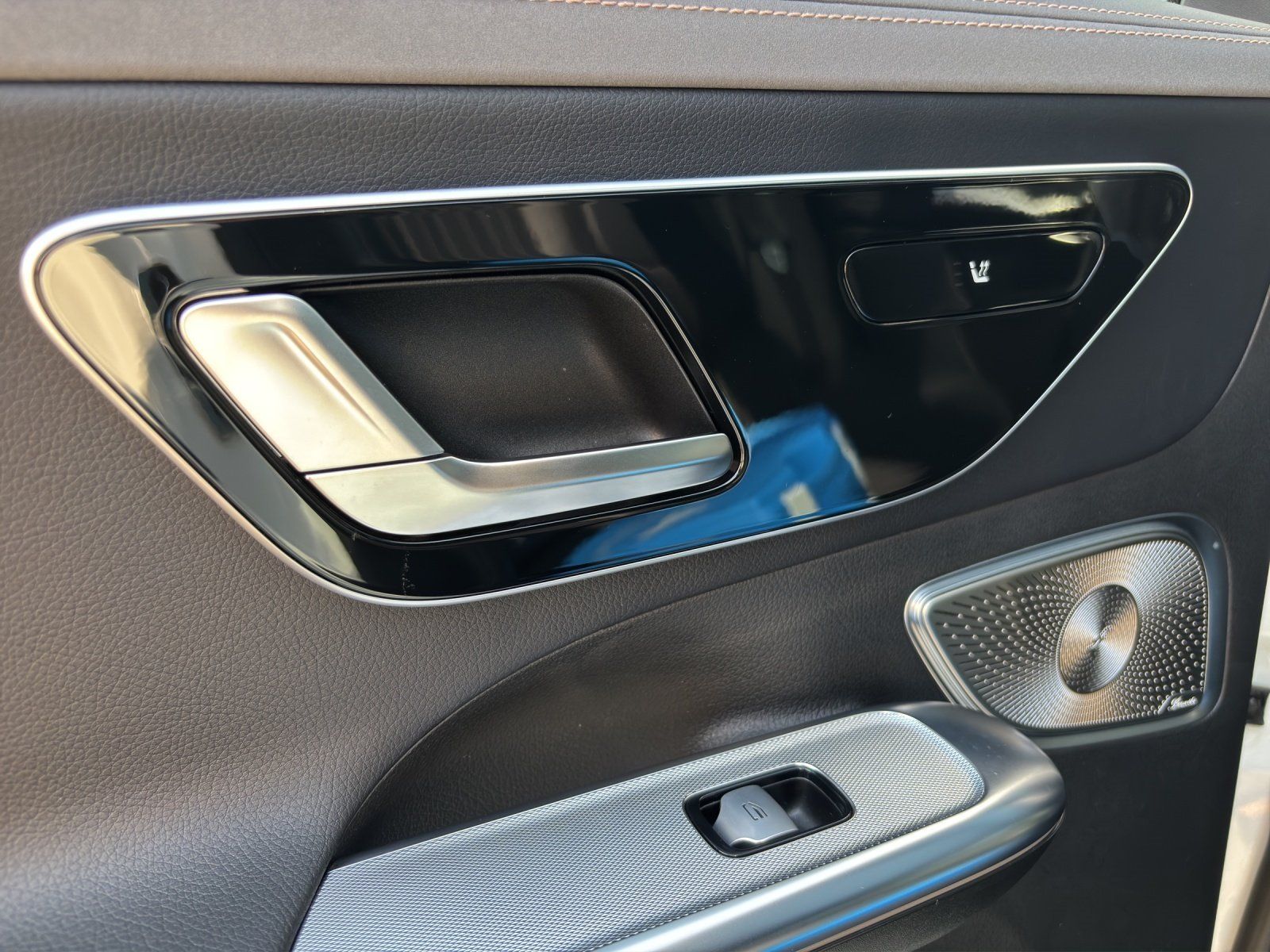 Fahrzeugabbildung Mercedes-Benz EQE 350 SUV AMG Prem+ HYPER AIRMATIC AHK 22KW TV