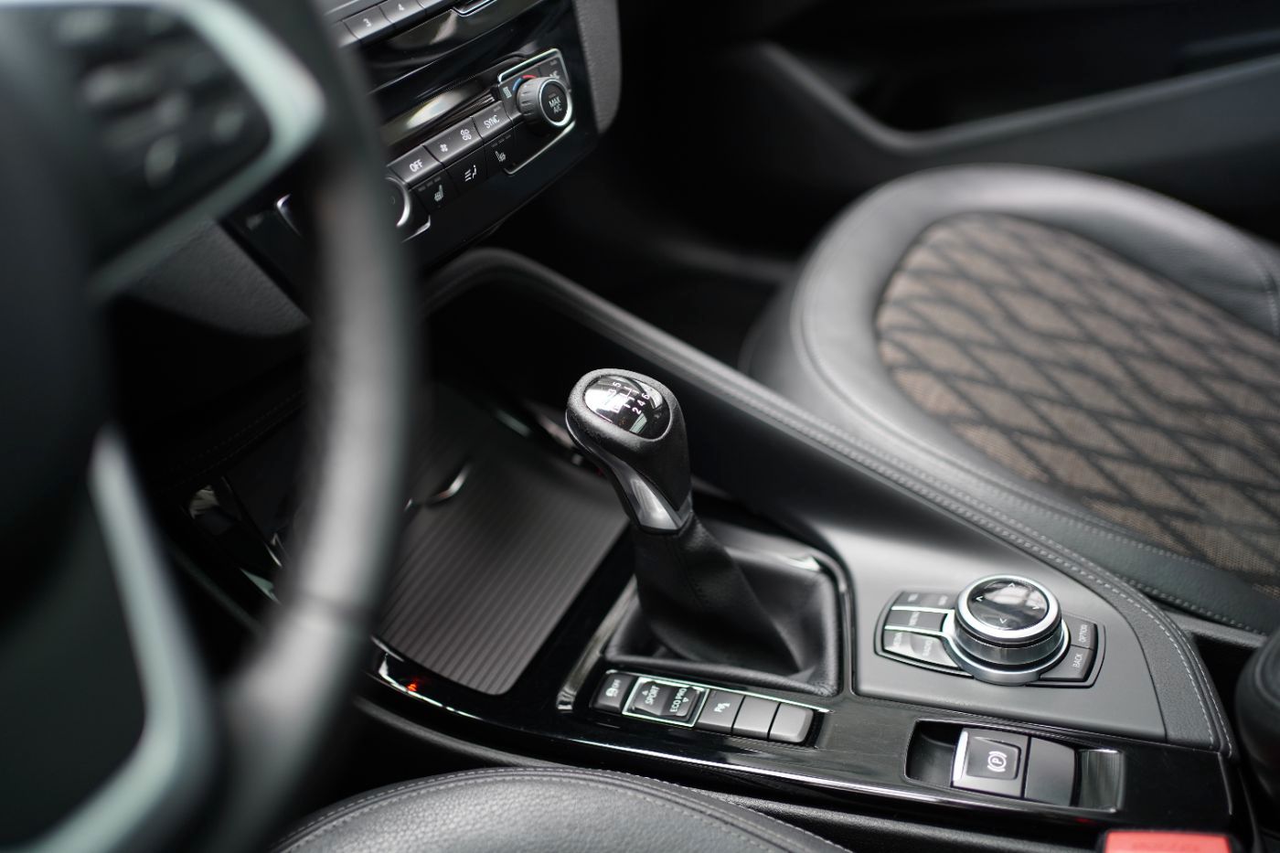 Fahrzeugabbildung BMW X1 18d xLine +Parkassistent+Glasdach+AHK+LED+