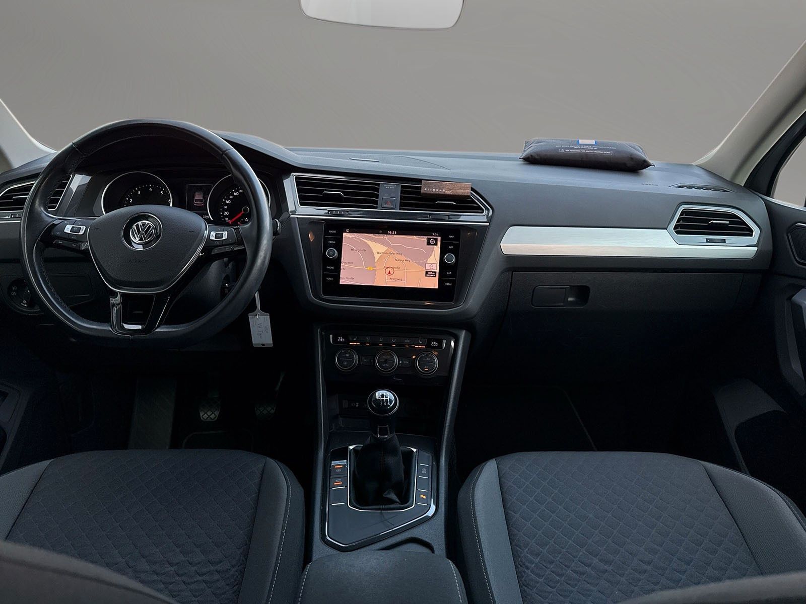 Fahrzeugabbildung Volkswagen Tiguan Comfortline *ACC*AHK*Carplay*Navi*DAB+