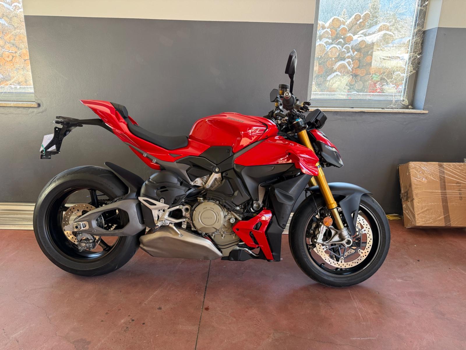 Ducati Streetfighter V4 S