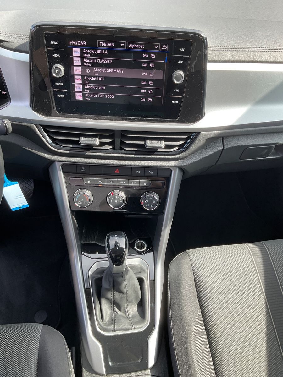 Fahrzeugabbildung Volkswagen T-Roc 1.5 TSI DSG Life,LED,AHK,Navi