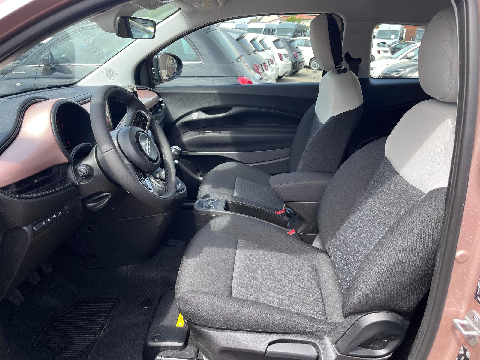 Fahrzeugabbildung Fiat 500 1.0 Hybrid FireFly 48 kW Icon