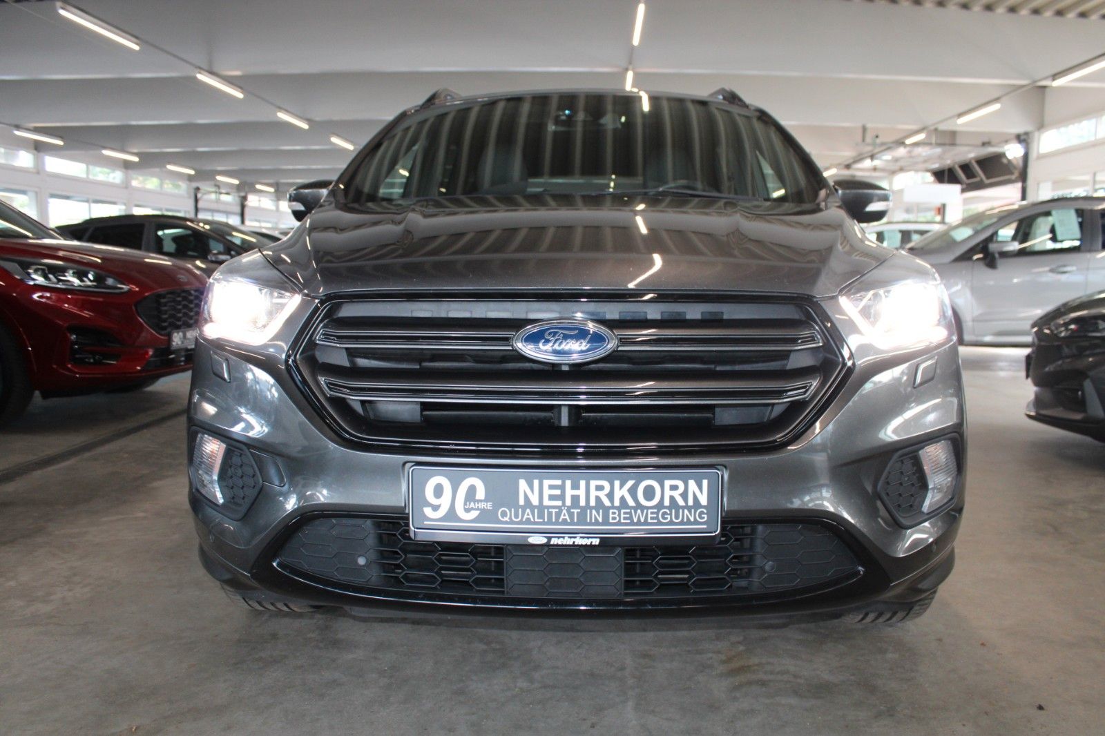 Fahrzeugabbildung Ford Kuga ST-Line Aut. 4x4 PANO CAM Xenon WinterPak.