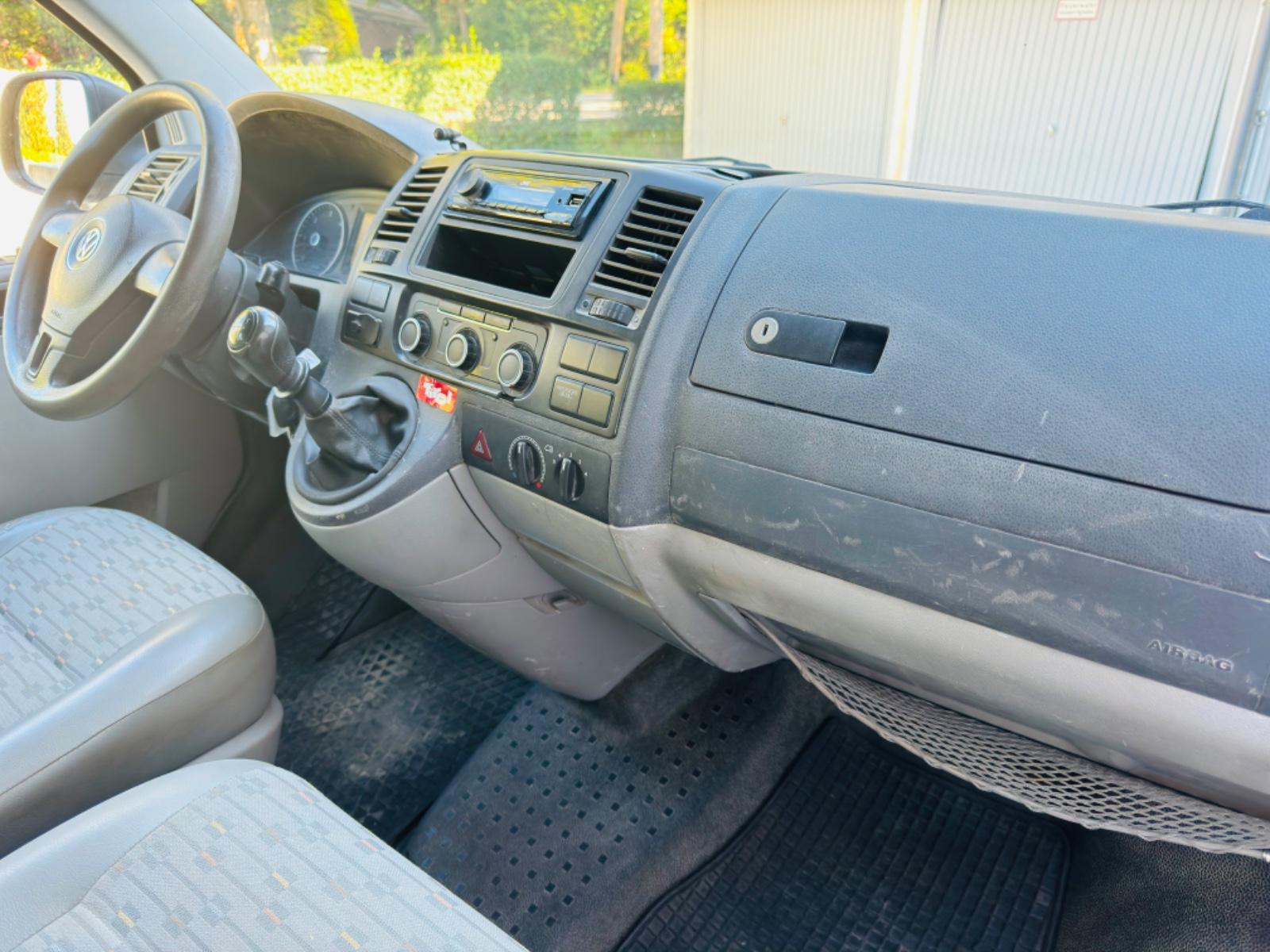 Volkswagen Caravelle 2010 — photo 10