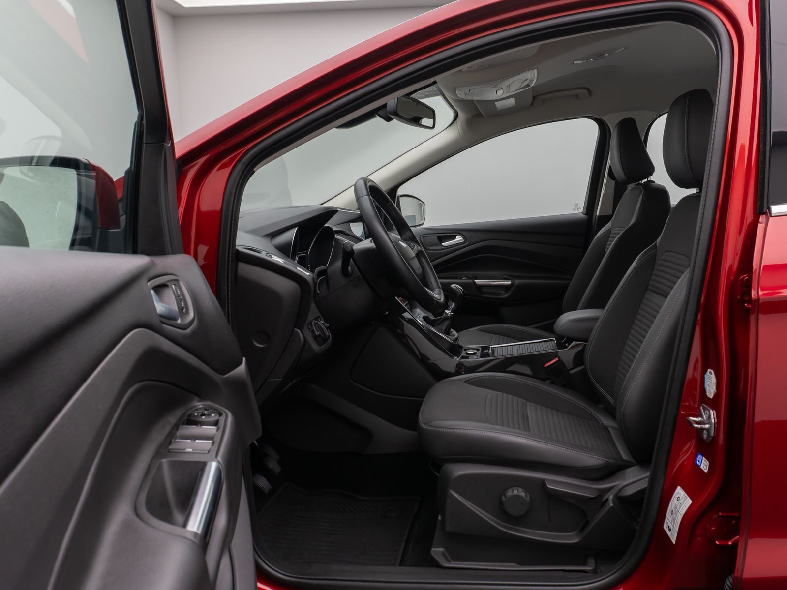 Fahrzeugabbildung Ford Kuga Titanium Navigation Kamera Sitzhzg Tempomat