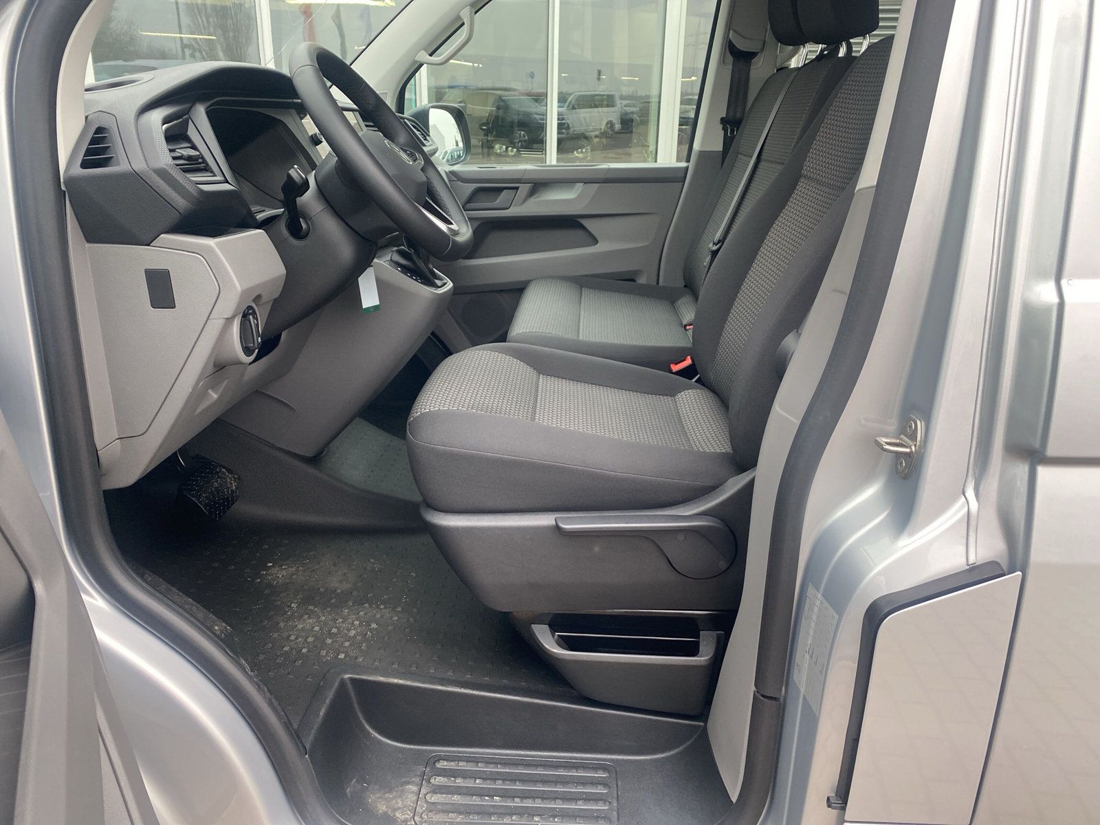 Fahrzeugabbildung Volkswagen T6 Caravelle T6.1 LR Trendline LED PDC