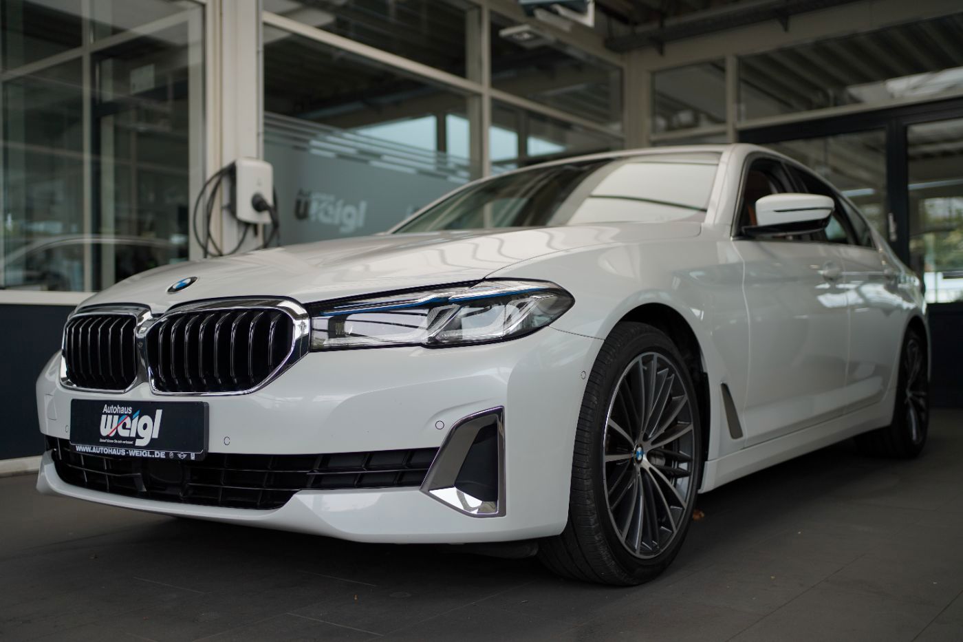 Fahrzeugabbildung BMW 530d xDri Luxury Line Laserlicht+Standheizun+AHK