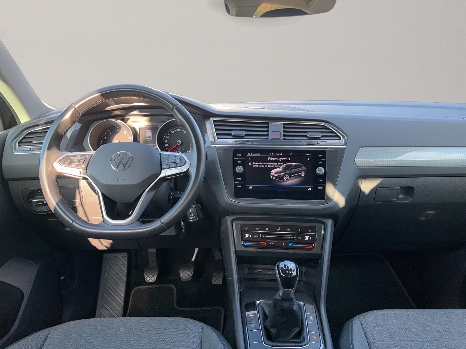 Tiguan 1.5 TSI Life, Standheizung, Rear View, 6