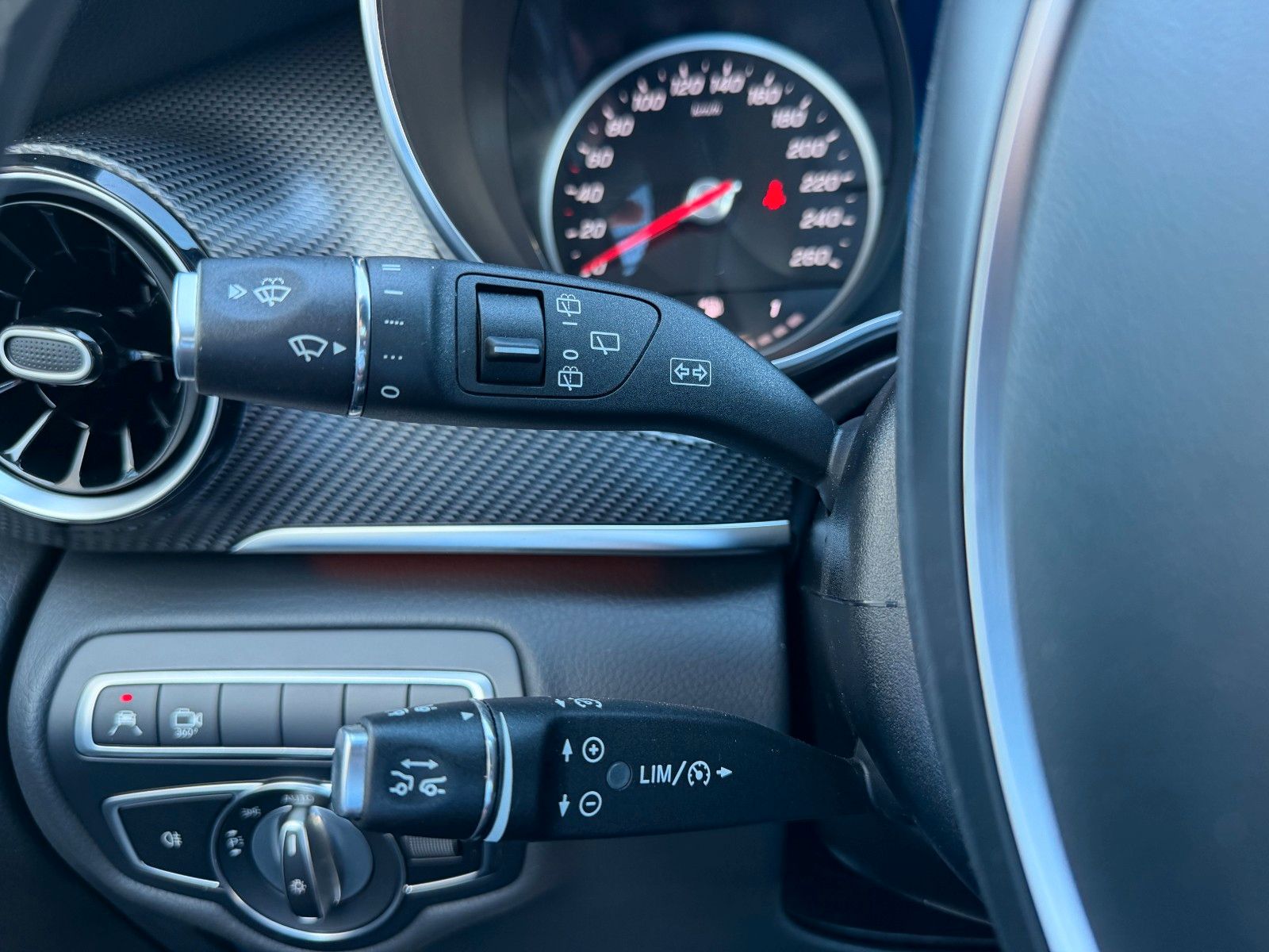 Fahrzeugabbildung Mercedes-Benz V 300 d EXCLUSIVE ED AMG AIRMATICAHK2,5to Pano