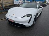 Porsche Taycan - - Porsche Taycan: Sportwagen