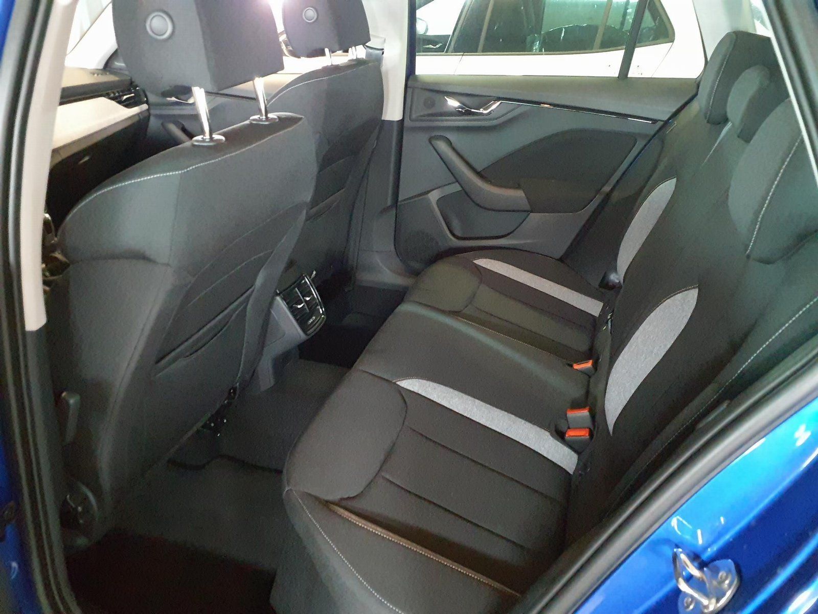 Fahrzeugabbildung SKODA Kamiq 1.5 TSI Tour DSG/KAMERA/AHK/ACC/VIRTUAL/