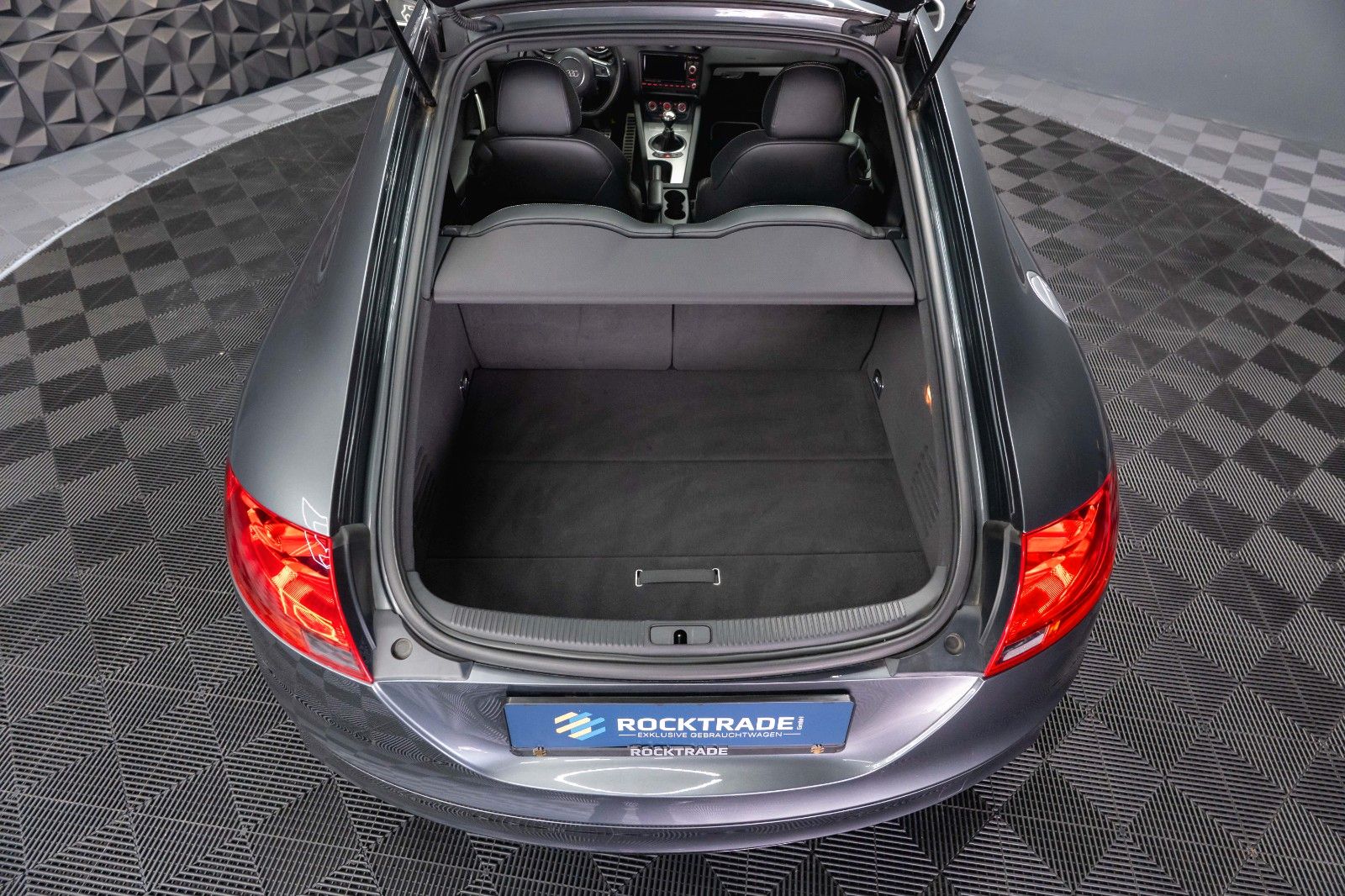 Fahrzeugabbildung Audi 2.5 TFSI TT RS Coupe quattro 6-Gang *Bi-Xenon*