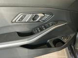 BMW 320 e Sport Leder Memory Pano R.Cam SHZ LED AHK - BMW 320 mit Hybrid-Antrieb: Kombi
