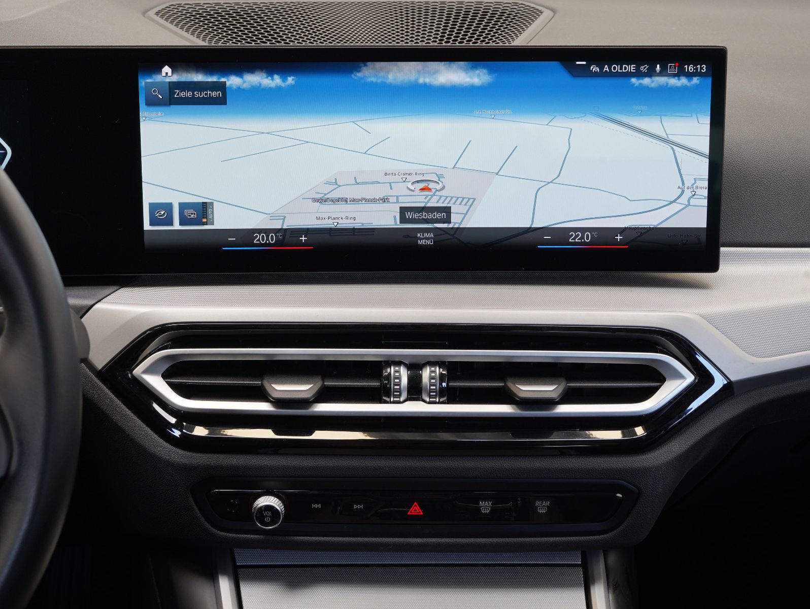 Fahrzeugabbildung BMW 320 d xDrive Touring DRIVING-ASSISTANT/CURVED