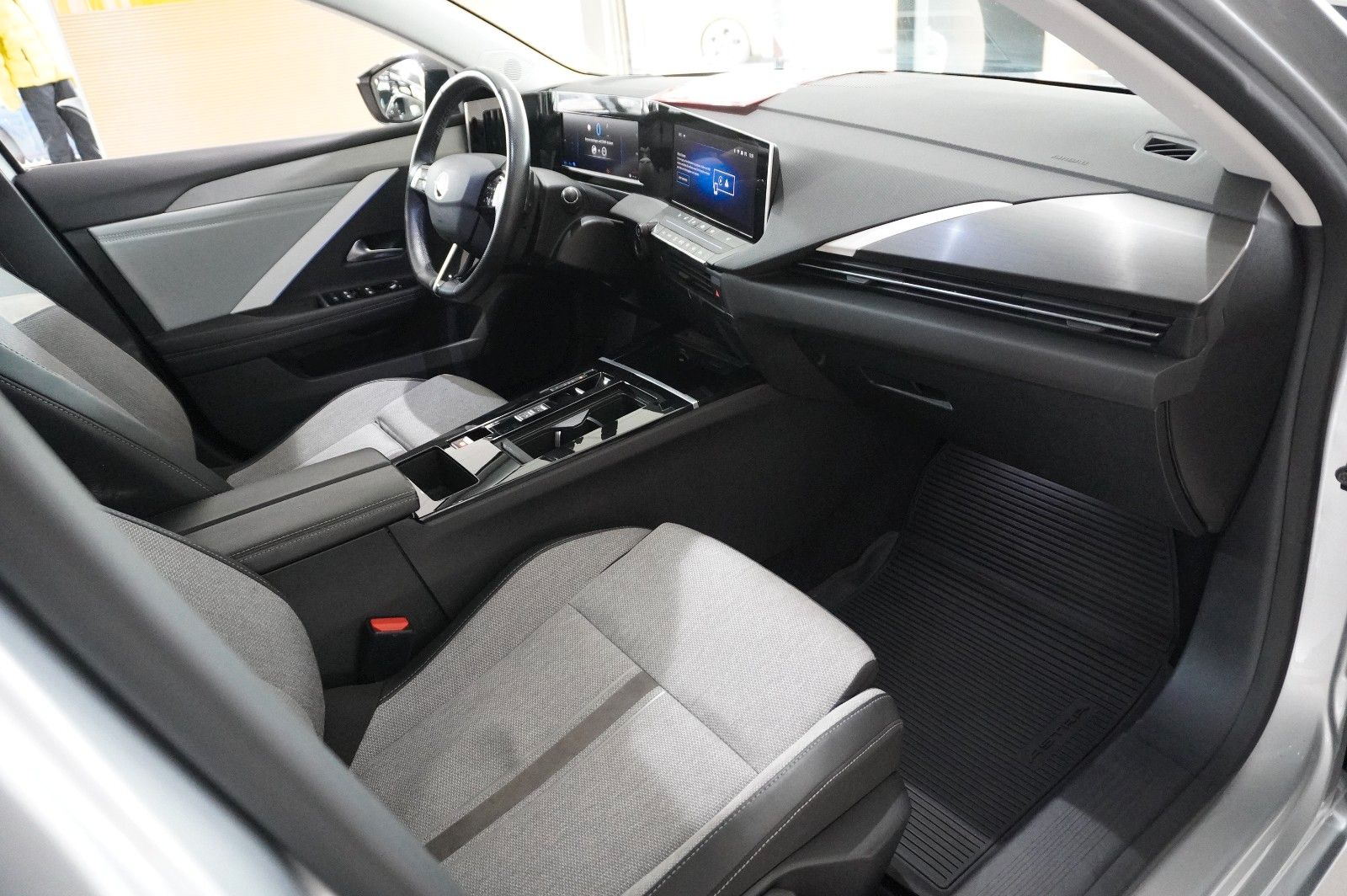Fahrzeugabbildung Opel Astra L Lim. 1.6 HYBRID ELEGANCE NAVI/LED/KAMERA