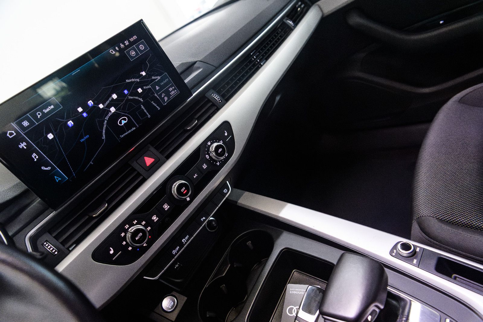 Fahrzeugabbildung Audi A4 35 TFSI S tronic advanced Avant LED/SZH/NAVI