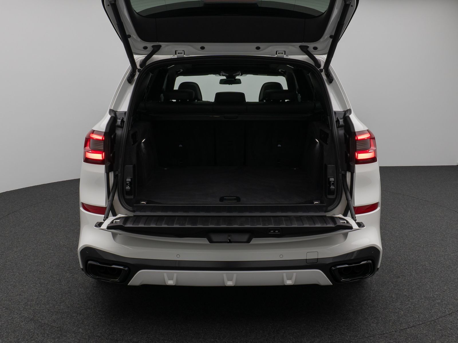 Fahrzeugabbildung BMW X5 M50i Panorama 360° HUD DAB H/K AHK Individual