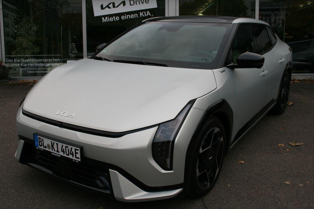 Kia EV4 FB Fastback 81 GT-line. Glasdach Mattlack