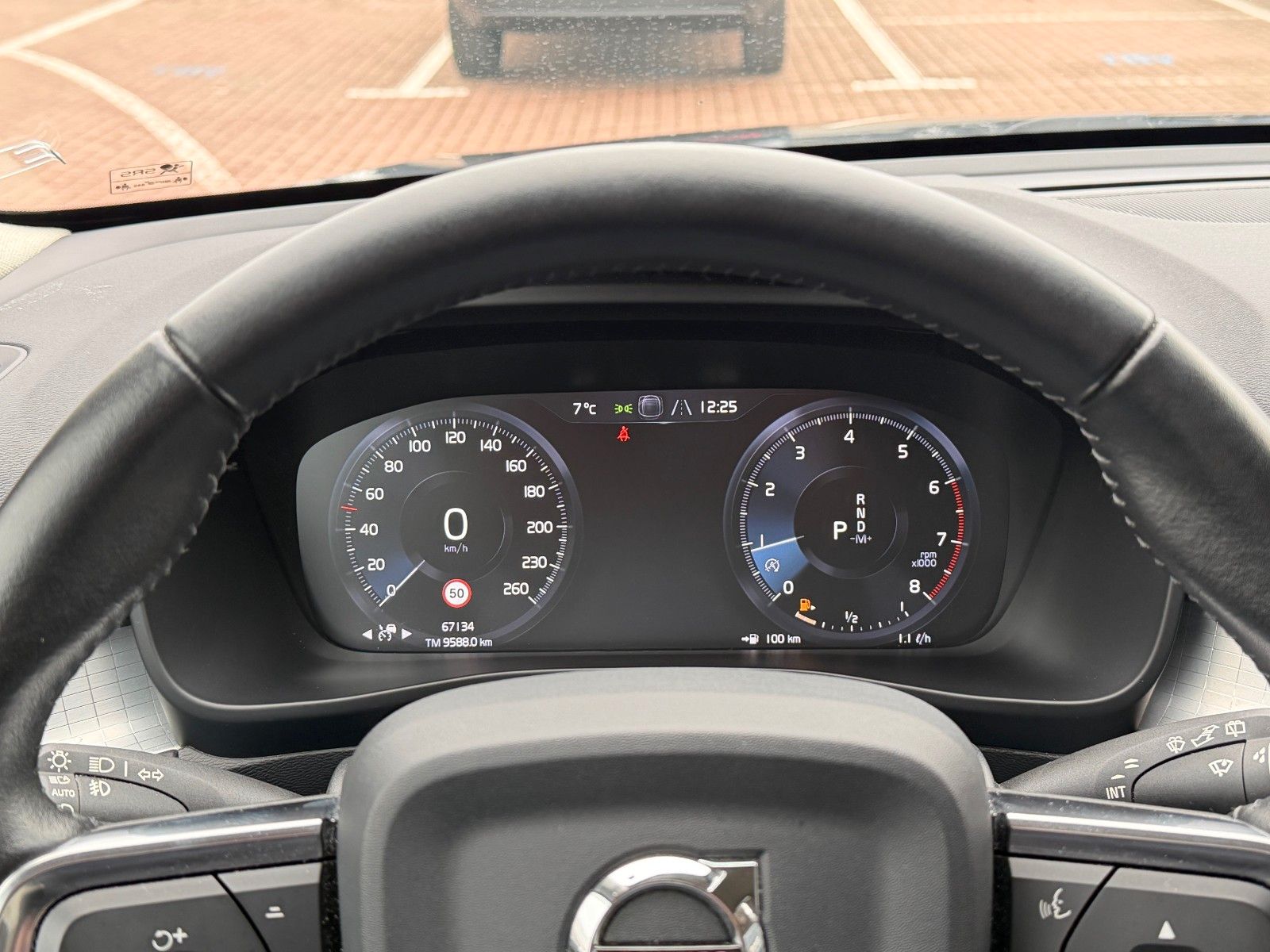 Fahrzeugabbildung Volvo XC40 T4 Momentum AWD *Nav*Totwinkel*AHK*LED*360°