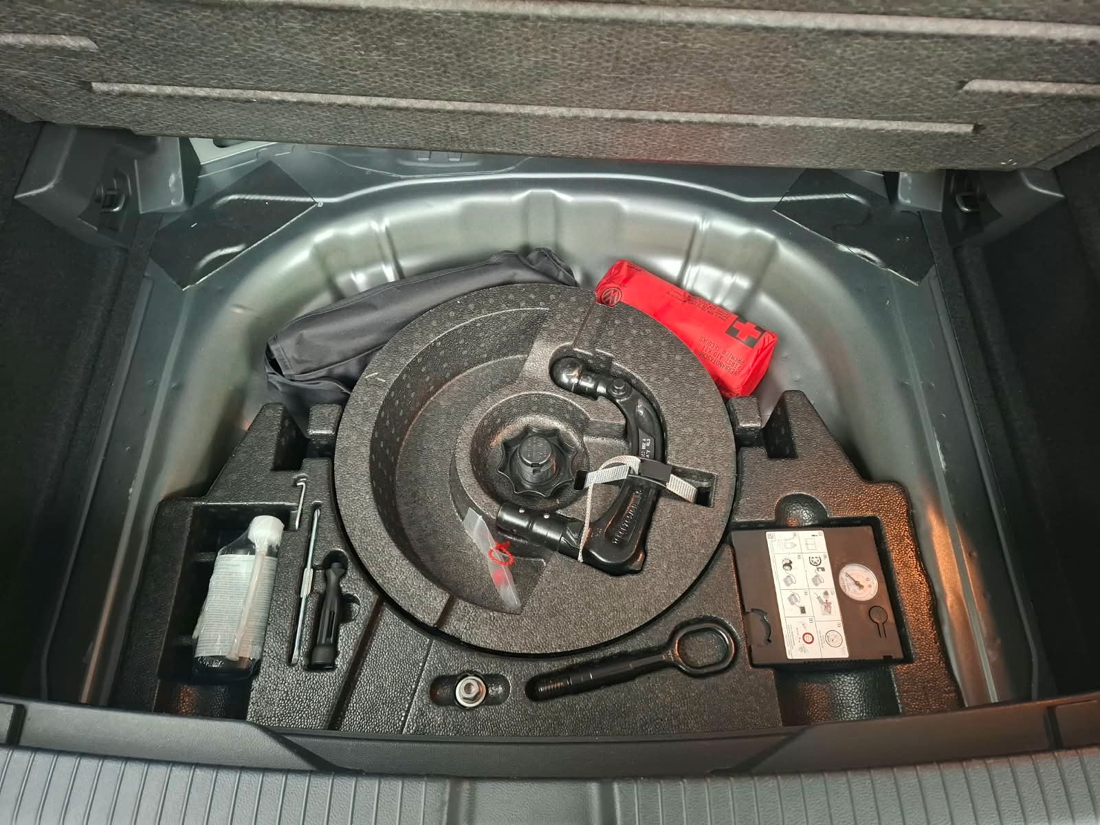 Fahrzeugabbildung Volkswagen T-Roc R-Line 1.5TSI DSG +AHK +IQ.Light +Panorama