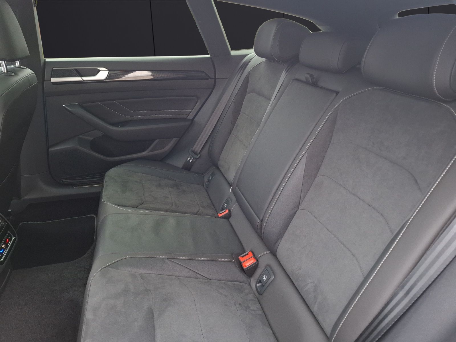 Fahrzeugabbildung Volkswagen Arteon SB TDI R-Line DSG 4M LED AHK Navi AID Pan
