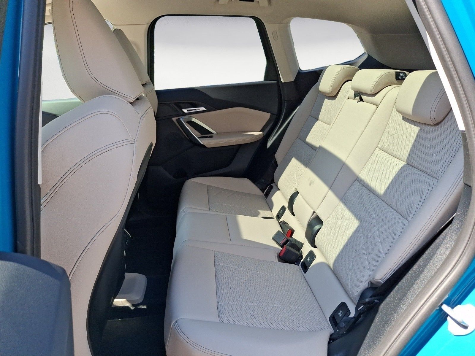 BMW iX1 xDrive30 Navi Tempom.aktiv Panoramadach Blue foto 15