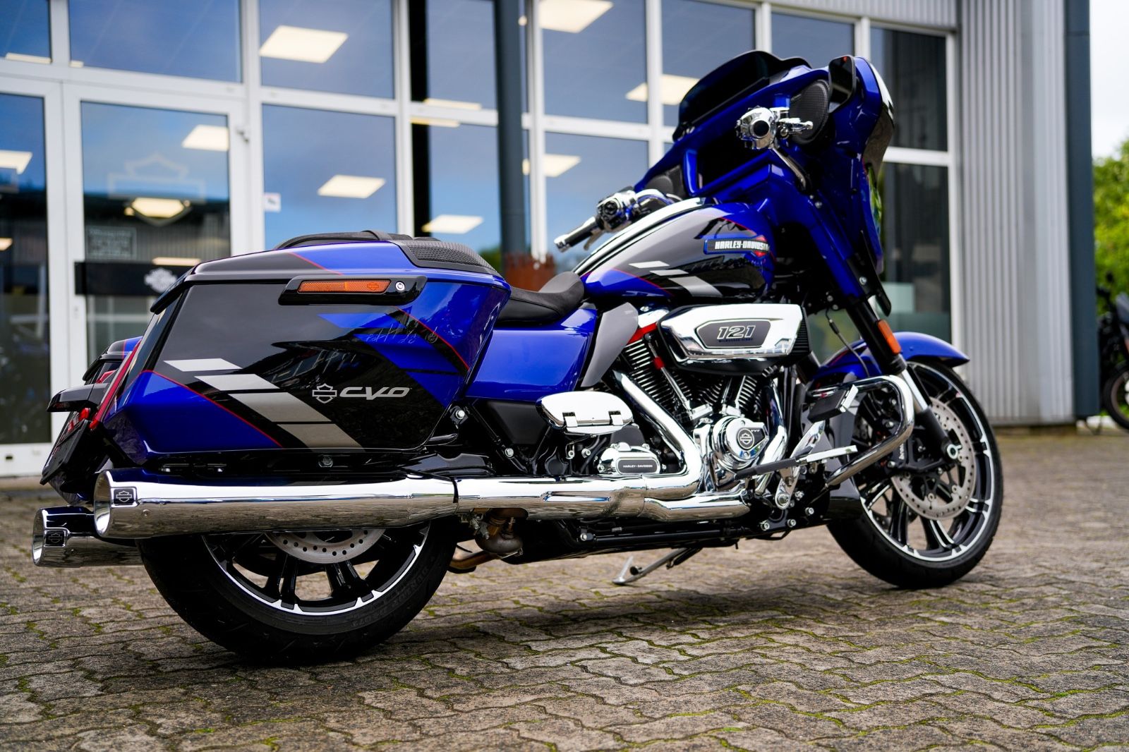 Fahrzeugabbildung Harley-Davidson CVO Street Glide  FLHXSE 121 CUI MY25