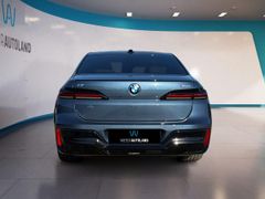 Fahrzeugabbildung BMW i7 xDrive M70 THEATRE EXECUTIVE LOUNGE B&W SKY