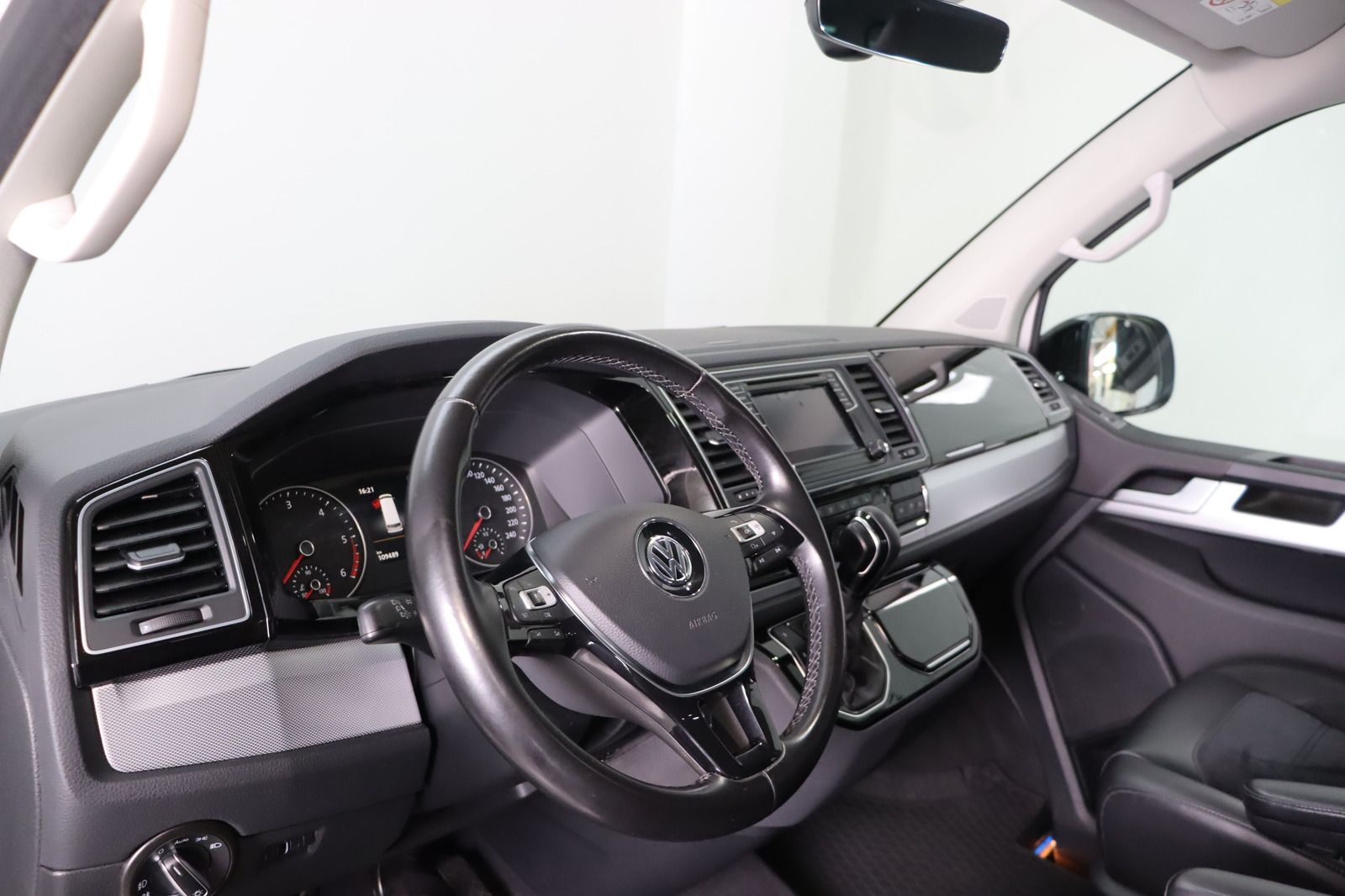Fahrzeugabbildung Volkswagen T6 2.0 TDI Multivan Highl. * ACC 2xSchiebet LED