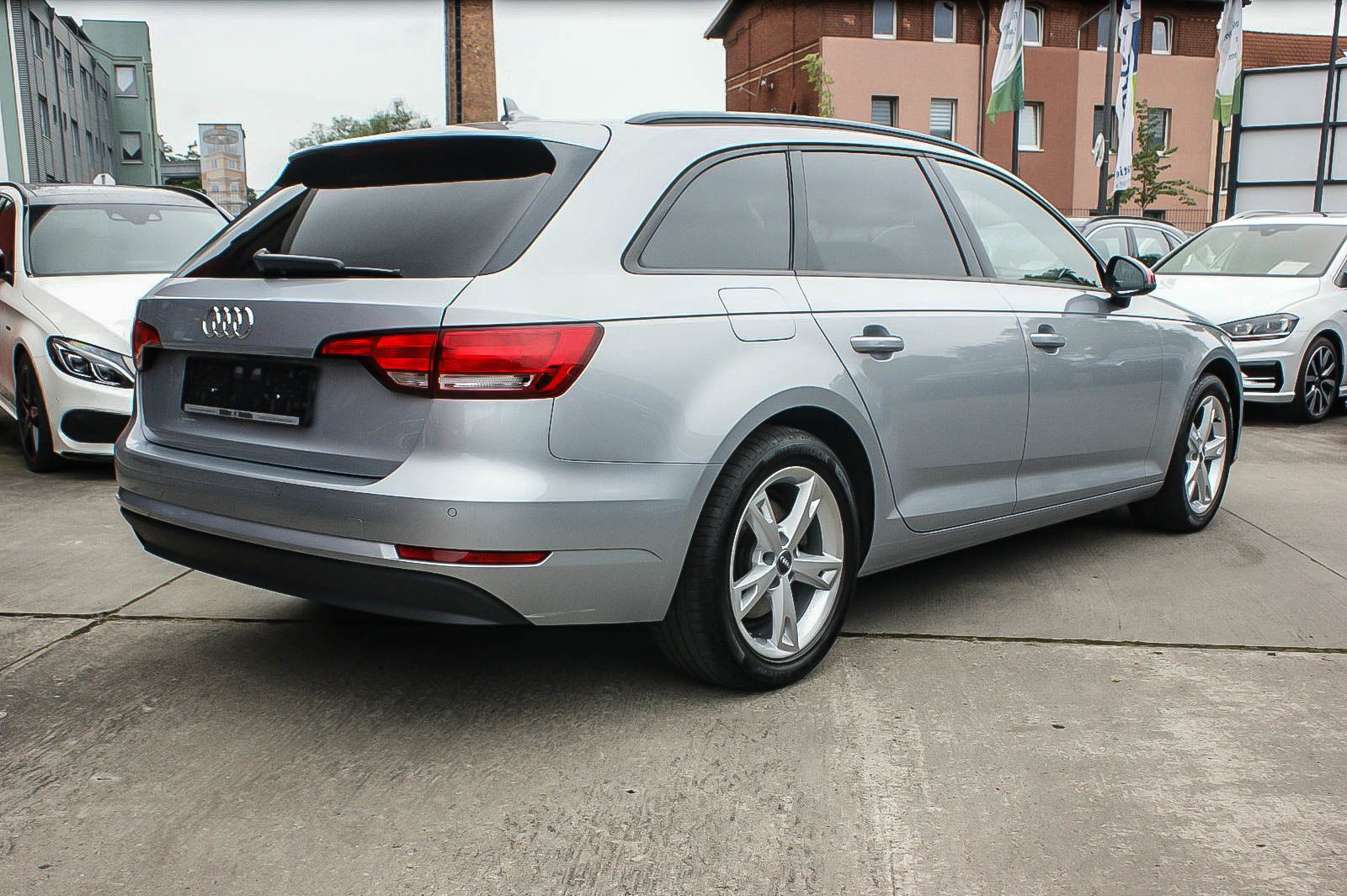 Fahrzeugabbildung Audi A4 Avant 14TFSI S-Tronic NAVI XENON ANHÄNGERKPLG
