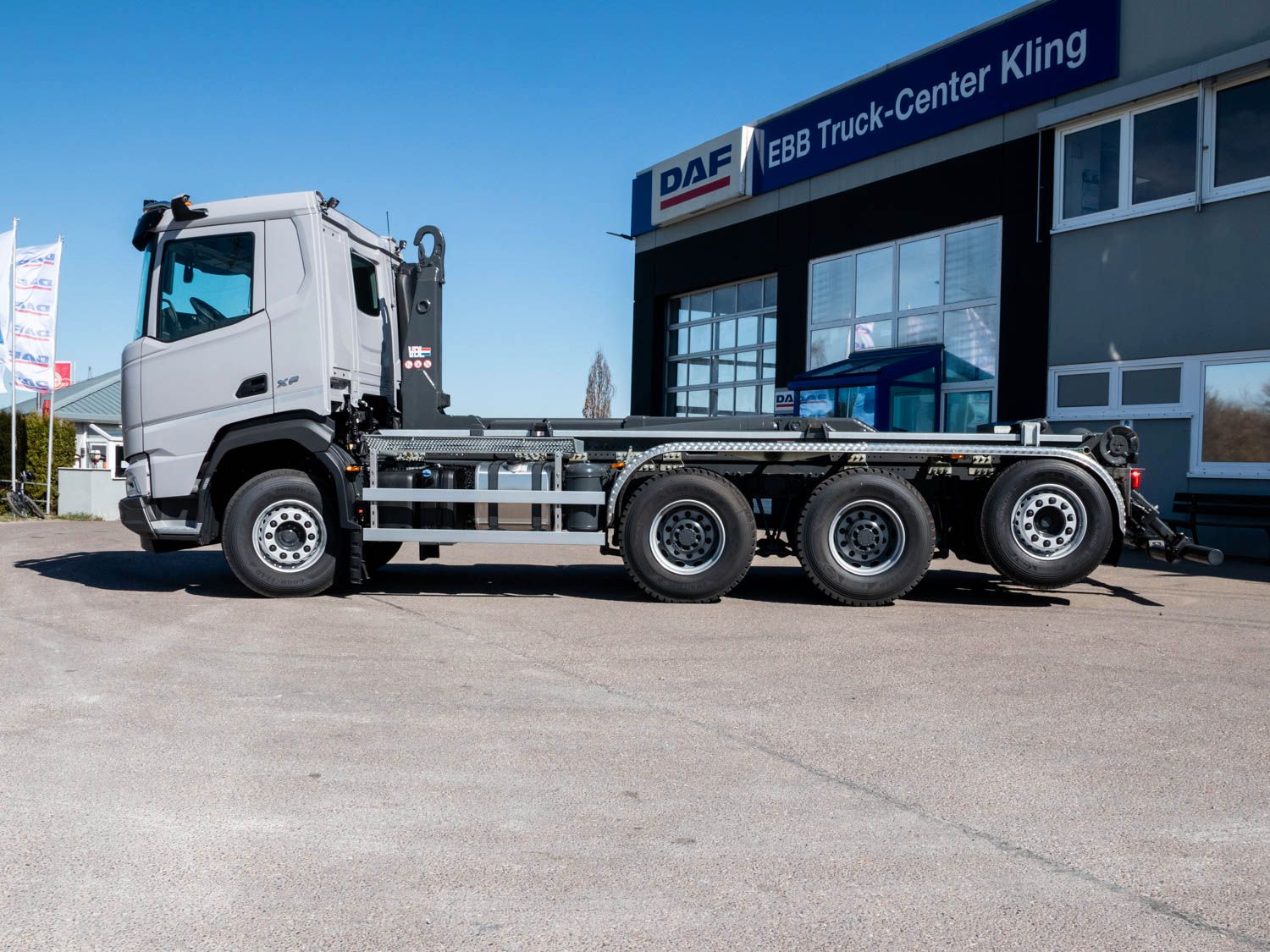 Fahrzeugabbildung DAF XF 530 FAW mit VDL Abrollkipper