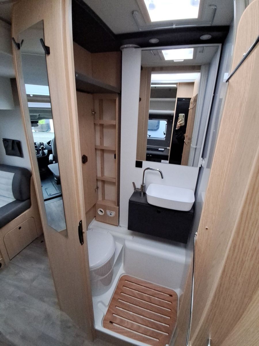 Fahrzeugabbildung Sunlight Adventure T 66S Automatik, Dörr Edition, TV