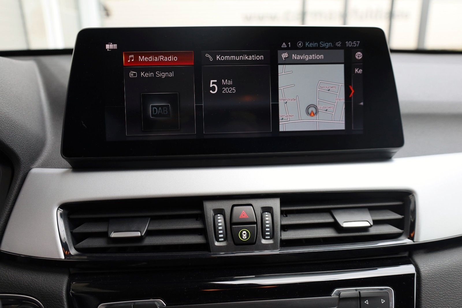 Fahrzeugabbildung BMW X1 xDrive25e Advantage,Leder,Navi,LED,HUD,Kamera