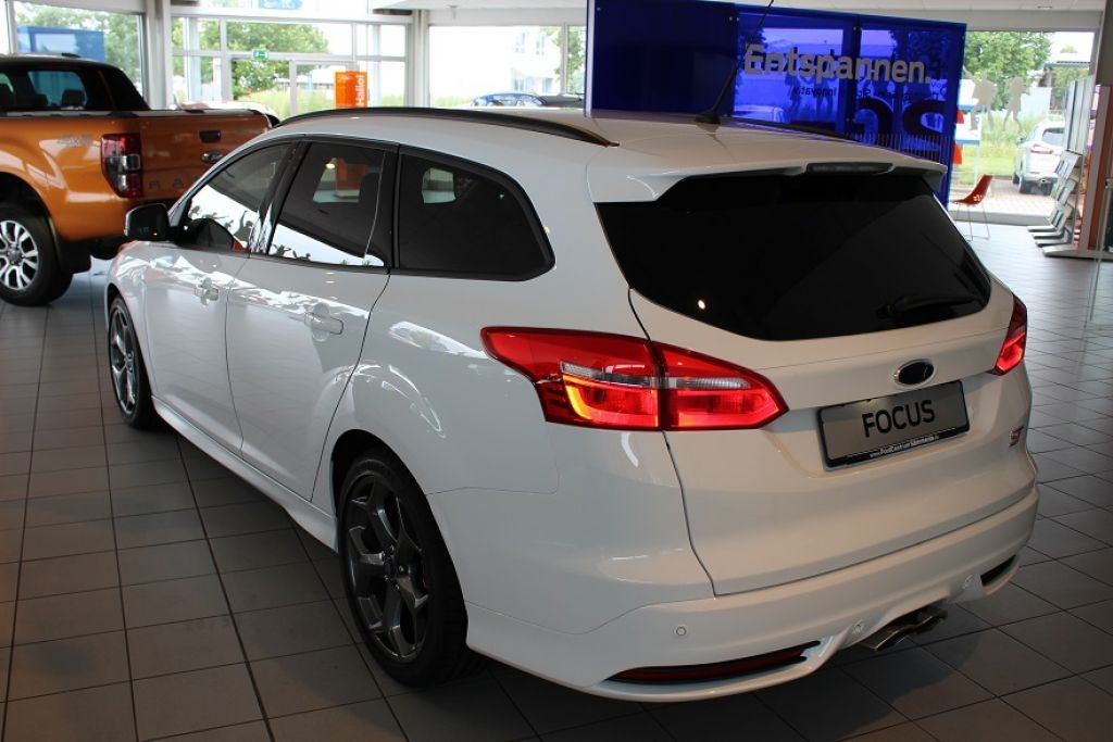 Fahrzeugabbildung Ford Focus Turnier ST / Leder-Sport-Paket