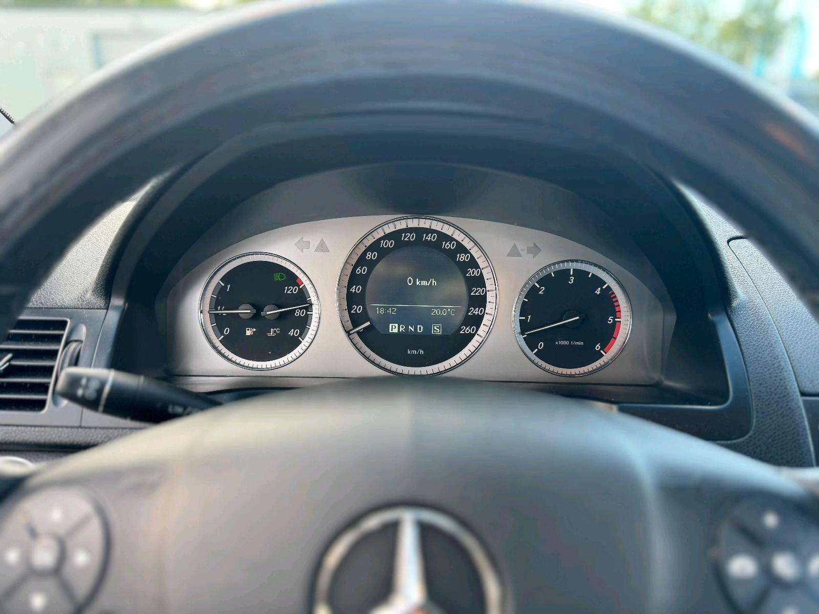Mercedes-Benz 320 2008 — photo 10