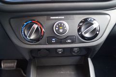 HYUNDAI i10 1.0Trend AUT-KLIMA-ALU+WR-NAVI-SHZG-TEMPOMAT
