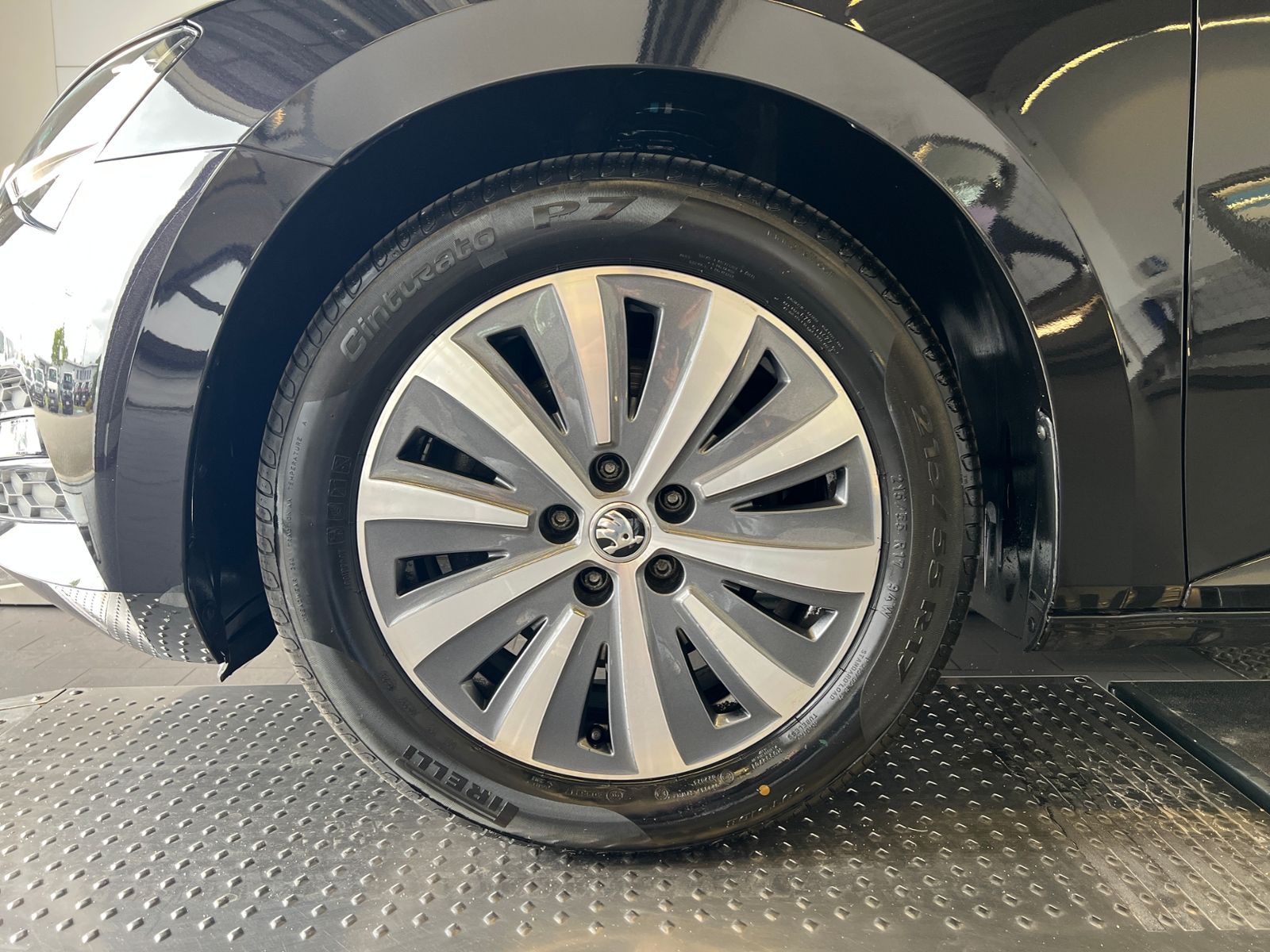 Fahrzeugabbildung SKODA Superb Combi Style 2.0 TDI DSG *AHK,LED,Pano,ACC