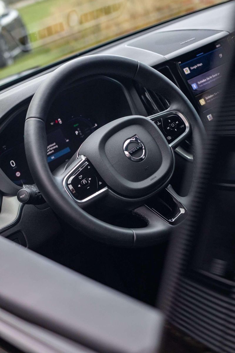 Fahrzeugabbildung Volvo XC60 Plus Black Edition Recharge Plug-In Hybrid