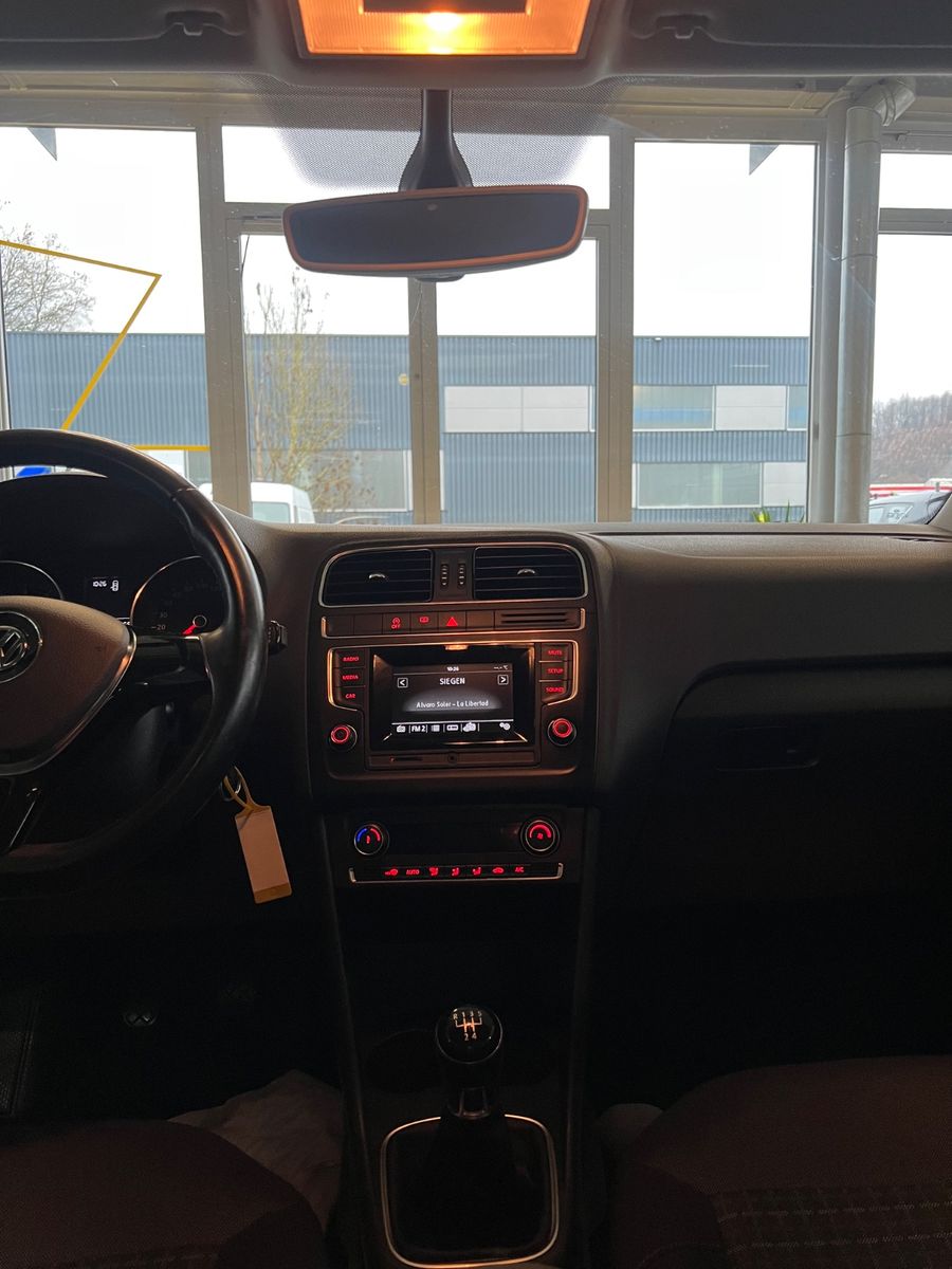 Fahrzeugabbildung Volkswagen Polo V Comfortline * SCHECKHEFTGEPFLEGT*2.HAND*