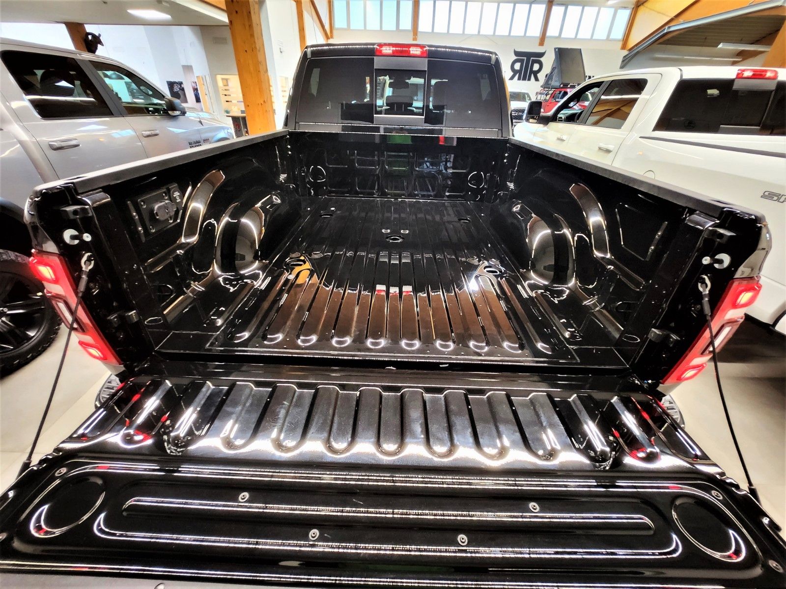 Fahrzeugabbildung Dodge RAM 2500 Laramie Crew Cab 4x4