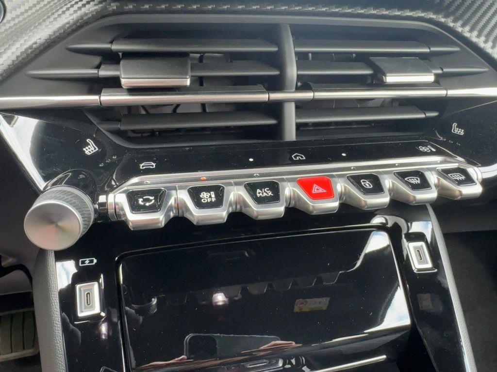 Peugeot 2008 Hybrid 145 e-DSC Allure, Navi, 360° Kamera