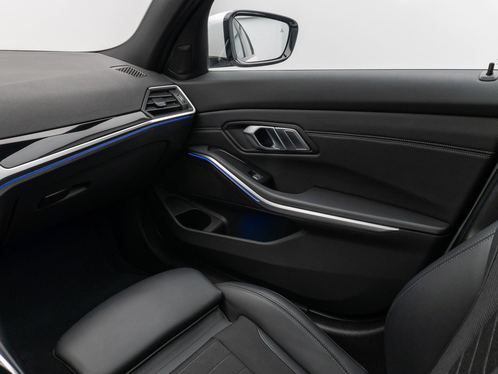 Fahrzeugabbildung BMW 320d xD Sport Line Panorama Laser 360° HUD HiFi