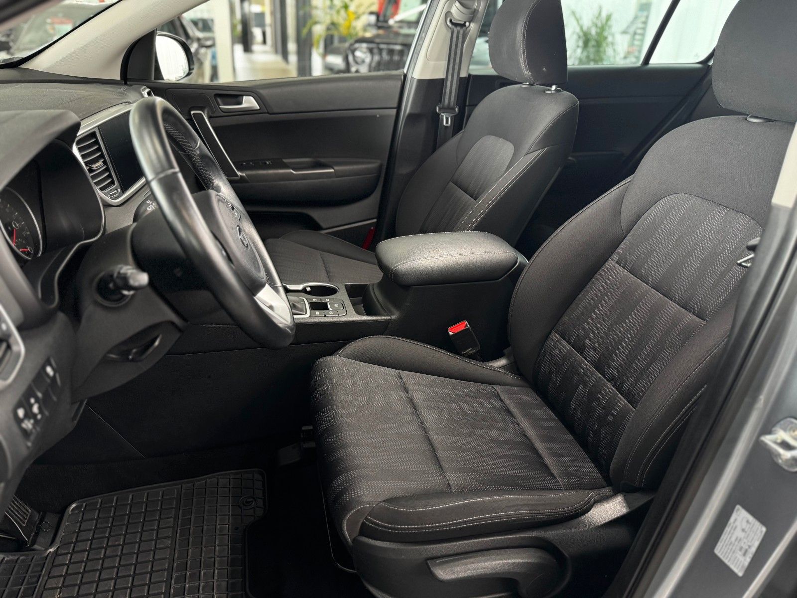 Fahrzeugabbildung Kia Sportage 1.6T Spirit DAB Navi Sitzheizung TOP