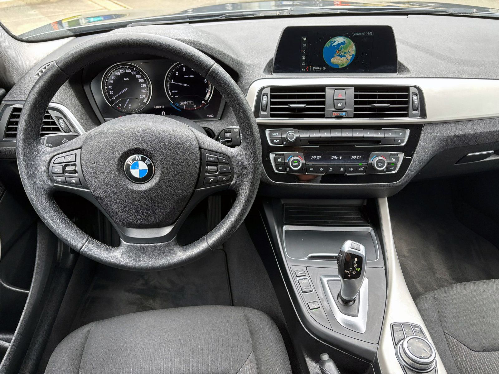 Fahrzeugabbildung BMW 118i Advantage Steptronic. ACC PDC NAV AHK SHZ