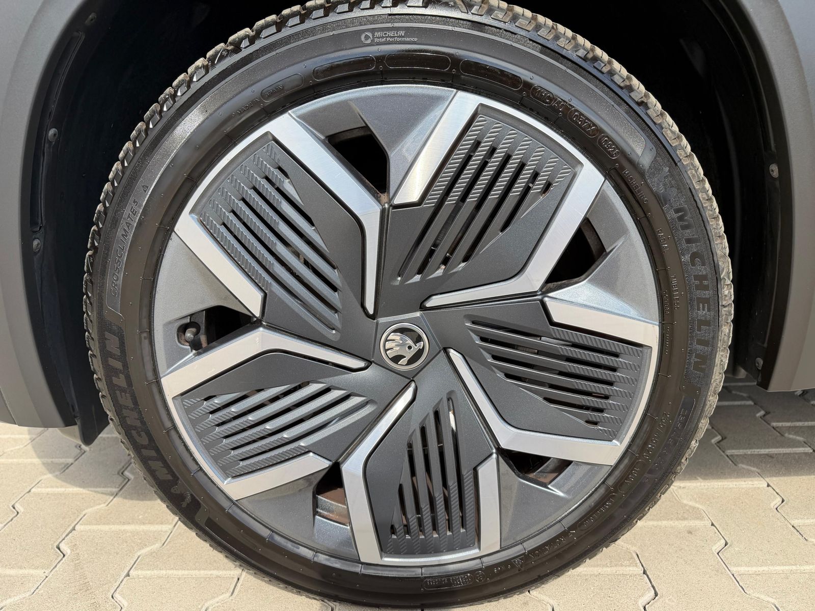 Illustration du véhicule SKODA Kodiaq 2.0 TDI 4x4 Selec PANO*AHK*MATRIX*StandH.