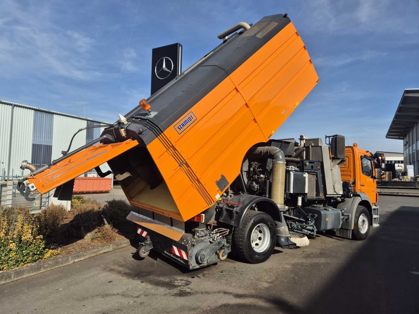 Fahrzeugabbildung Mercedes-Benz Axor 2024 L Schmidt Airportsweeper AS 990