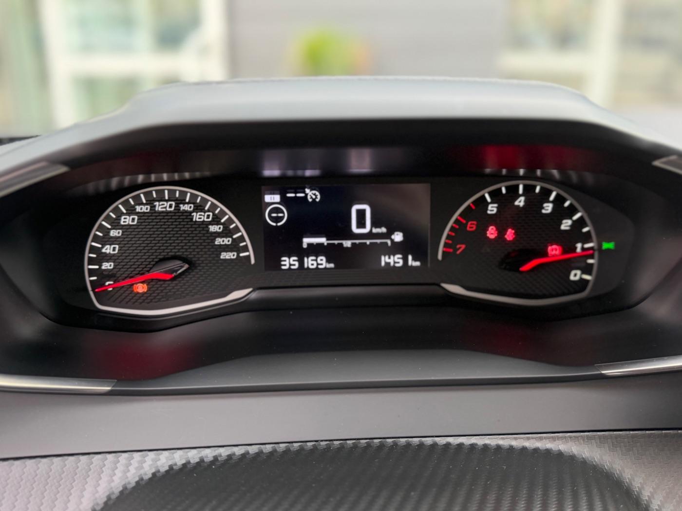 Peugeot 2008 Active Matrix AHK PDC SHZ SpurH