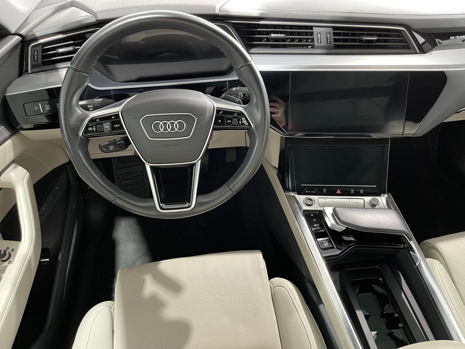 Fahrzeugabbildung Audi e-tron 55 Quattro*Pano*Cam*Leder*Optik*LED*B&O*