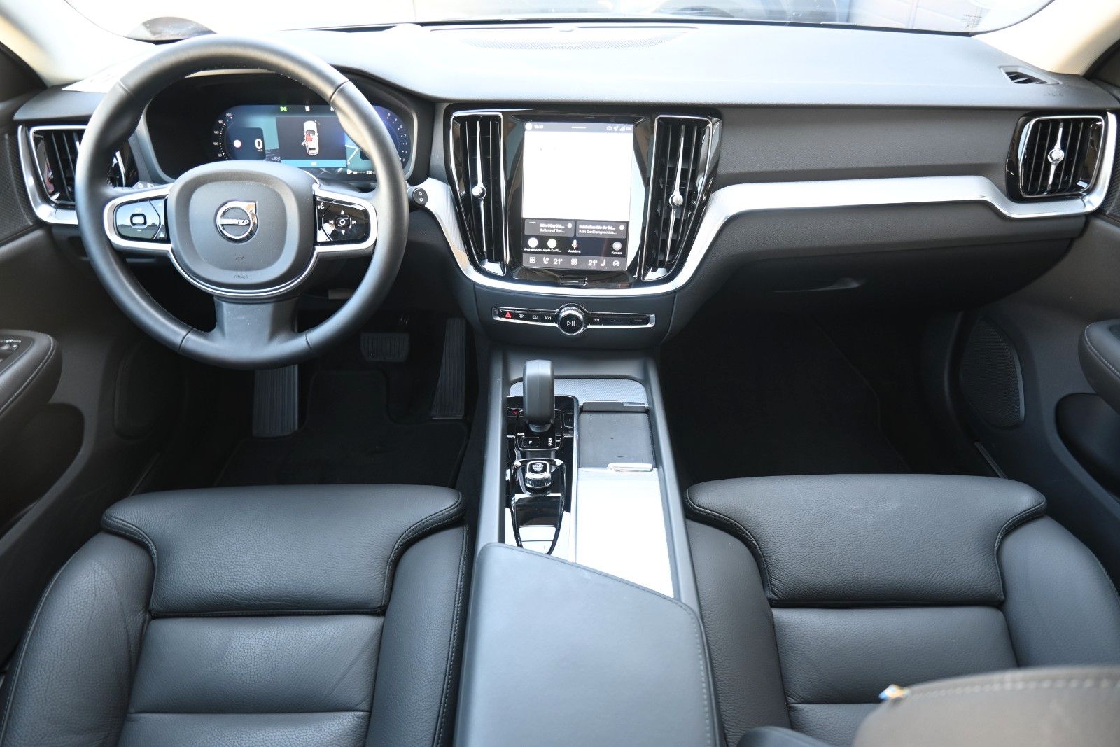 Fahrzeugabbildung Volvo V60 B4 DKG Plus Dark*HuD*PANO*360°*ACC