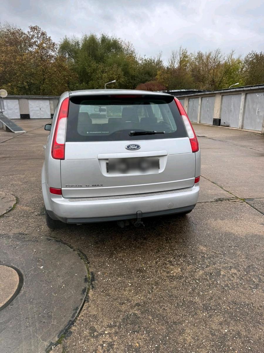 Ford Focus 2006 — rear view